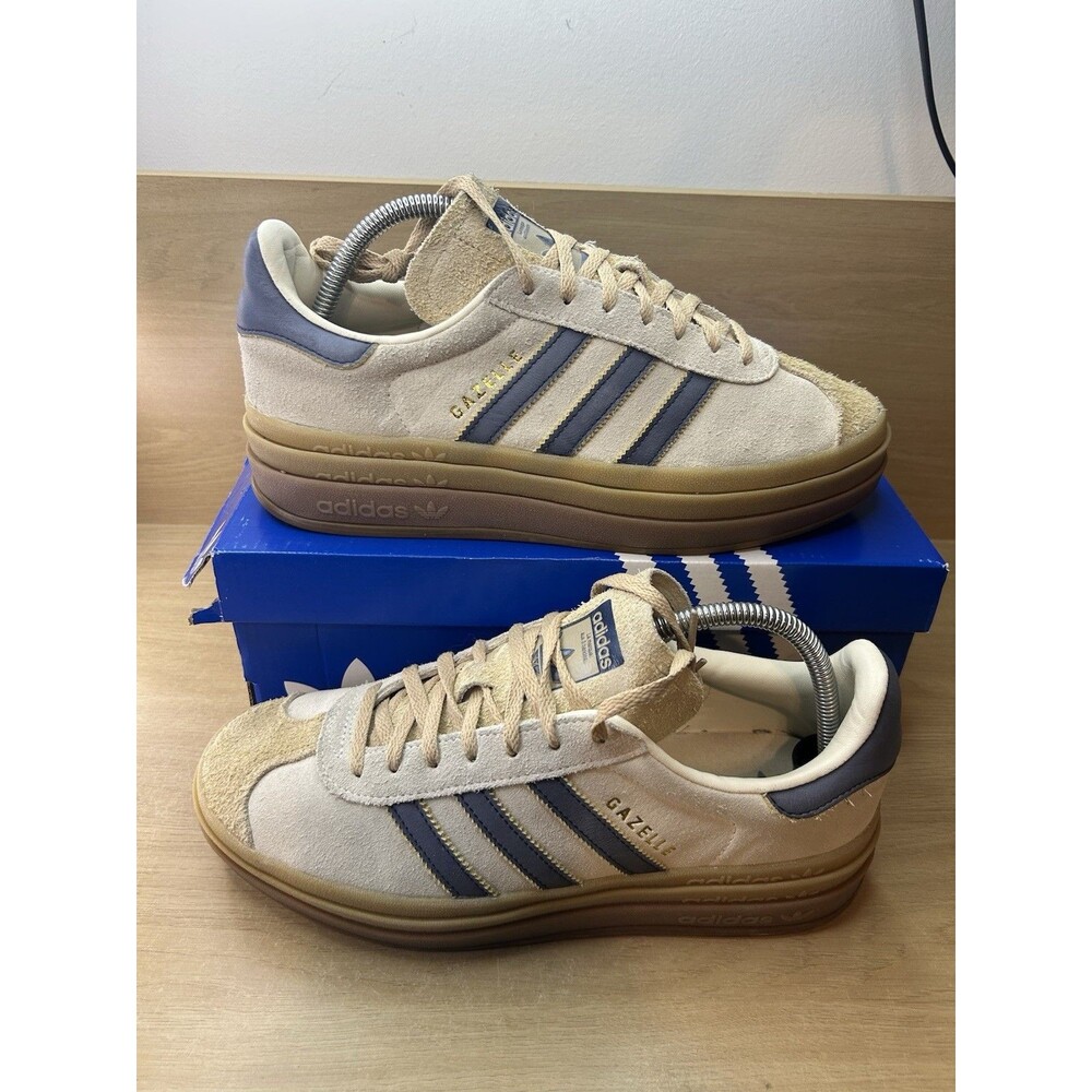Adidas Shoes Womens Size 9.5 Beige Gazelle Bold Suede Platform Gum Sole JQ5126
